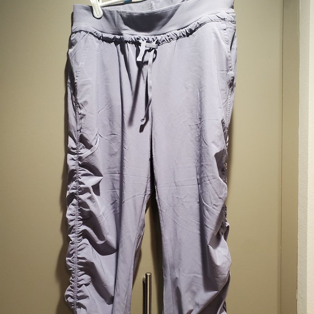 Athleta Attitude Pant, Violet Tempest, size 6, EUC